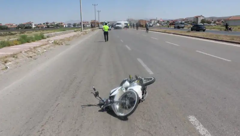 Dur İhtarina Uymayan Sürücü, Polise Çarparak Kaçmaya Çalıştı!