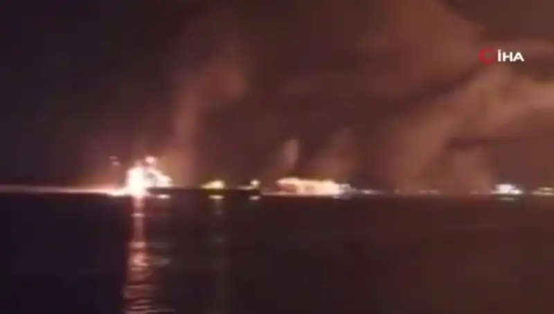 ABD'nin Yemen'deki Yakıt Limanı Bombardımanı: Eylemin Arka Planı ve Sonuçları