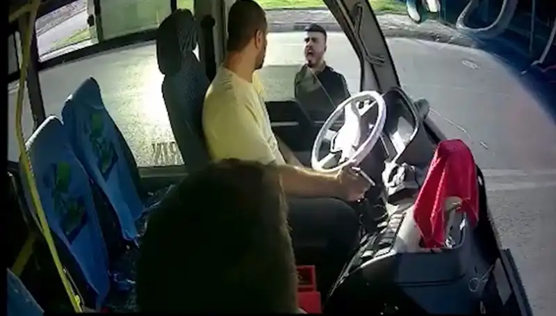 Antalya'da Otobüs Şoförünü Bıçaklayan Şahıs Kısa Sürede Yakalandı