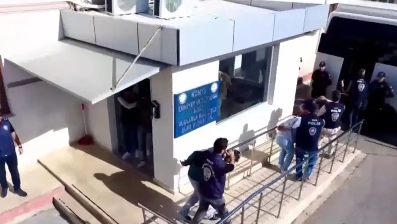 Türkiye’nin 10 İlinde Dolandırıcılık Operasyonu: 13 Kişi Tutuklandı!