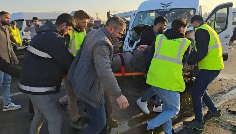 İki İşçi Servisi Kafa Kafaya Çarpıştı: Kazada Neler Yaşandı?