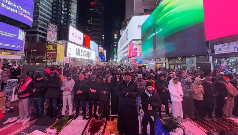 New York Times Meydanı’nda Teravih Namazı: Bir İlk ve Hareketlilik