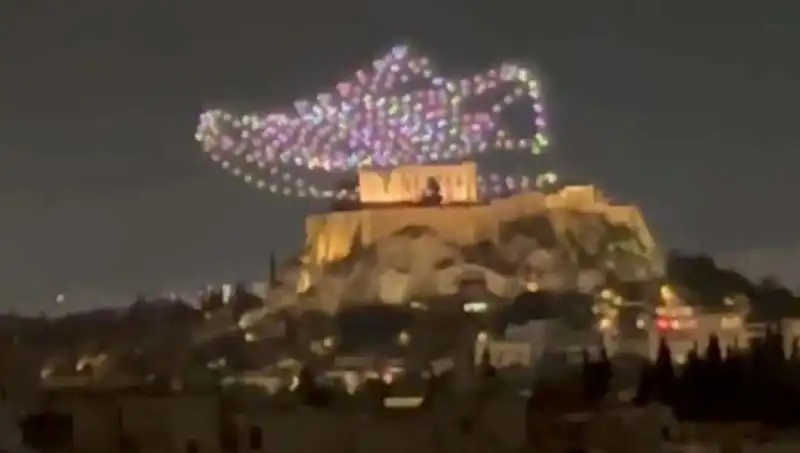 Akropolis Üzerinde Drone ile Yapılan Reklamın Ardındaki Tartışmalar