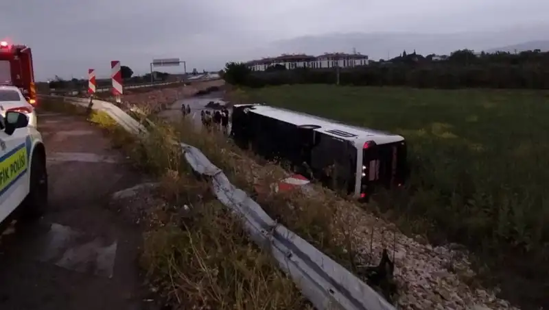 Manisa'da Yolcu Otobüsü Kazası: Korkutan Kaza Sonrası Yaralılar Açıklandı
