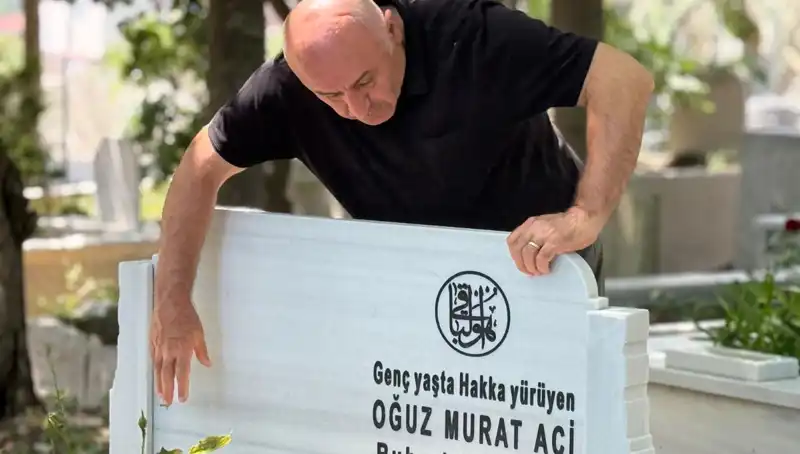 Aci Ailesinin Hüzünlü Babalar Günü: Bir Kaybın Yıldönümünde Anma Töreni