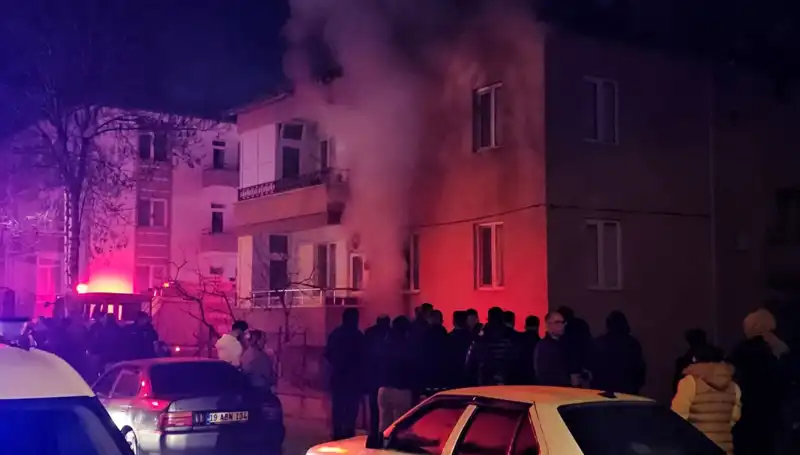 Çorum'da Bodrum Katında Yangın: 10 Kişi Hastaneye Kaldırıldı