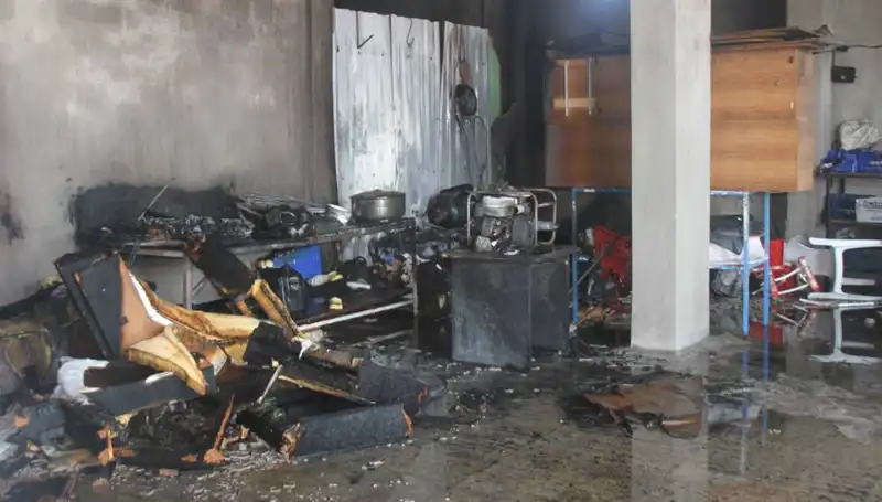 Antalya'da Bir Evde Depo Yangını: Can ve Mal Kaybı Olmadı