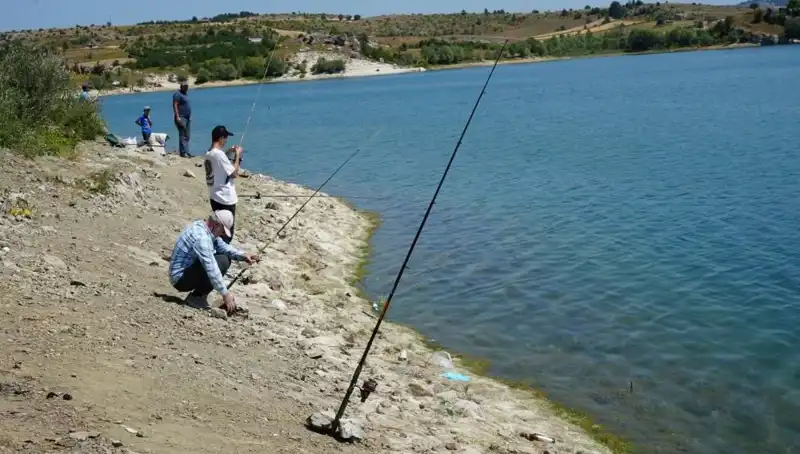 Kafesler Patladı, Balık Tutkunları Baraja Akın Etti: Neden Bu Kadar Yoğun İlgi?