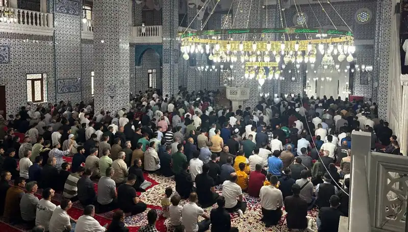 Iğdır'da İlk Bayram Namazı Coşkuyla Kılındı, Bayram Sevinci Paylaşıldı