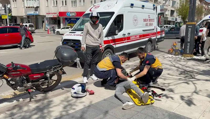 Aksaray’da Motosiklet Kazası: İki Genç Yaralı, Acil Durum Ekipleri Olay Yerinde