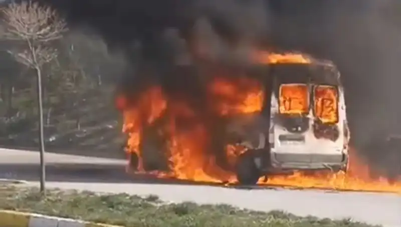 Havalimanı Servis Araçları Alev Alev: Personel İkazında İlk Şok!
