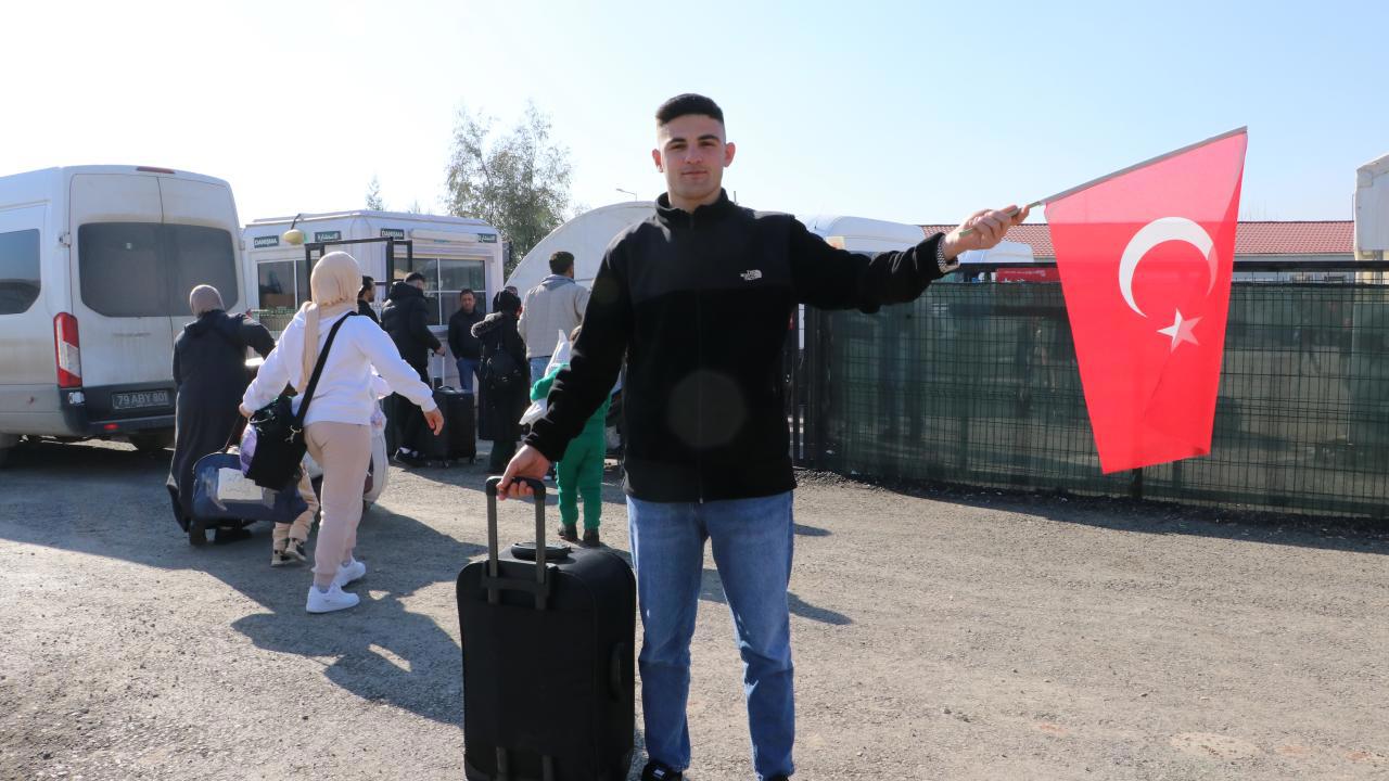 Suriye'ye Türk Bayrağıyla Dönen Abdulkadir'ın Kararı Şaşırttı