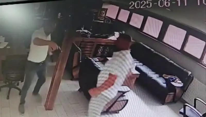 Alacak Verecek Kavgasında Dehşet: Kalfa, Patronunu Canından Etti