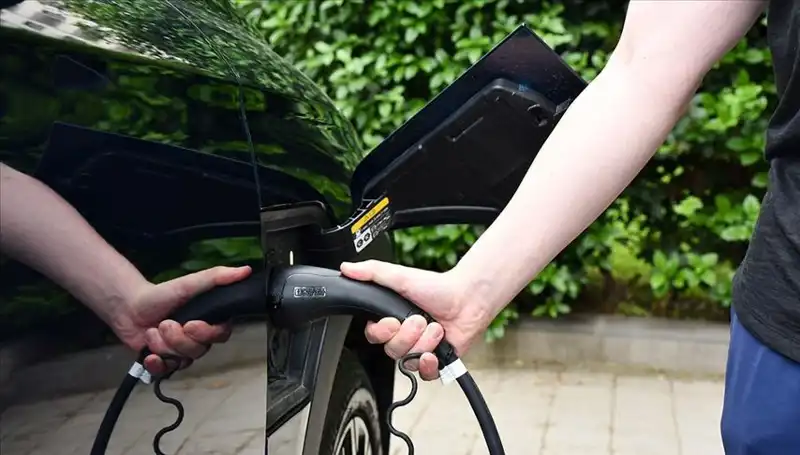 İngiltere, ABD Gümrük Vergilerine Karşı Elektrikli Araç Üreticilerine Destek Verecek