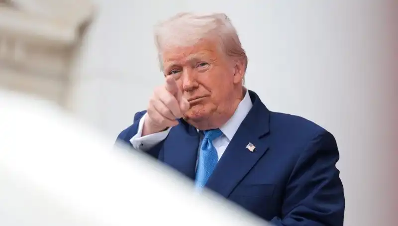 Adalet Bakanlığı'ndan Şok Açıklama: Trump'ın Epstein Belgelerinde İsim Geçiyor!