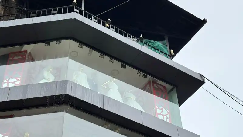 Giyim Mağazasında Korkutan Yangın: Alışveriş Cenneti Çöktü
