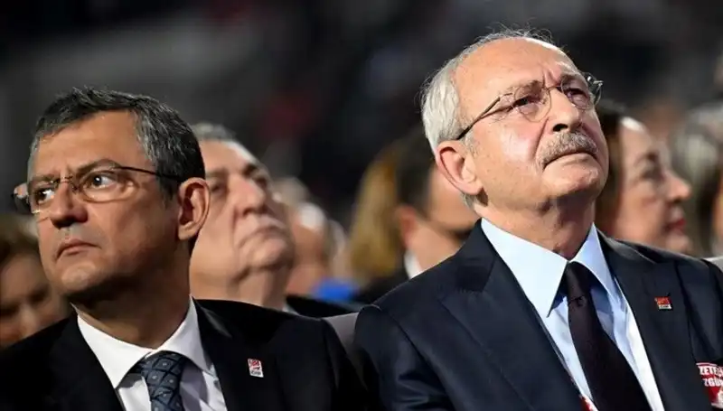 CHP Kurultayı: Kılıçdaroğlu Aday Olacak mı, Siyasi Arenayı Nasıl Etkileyecek?