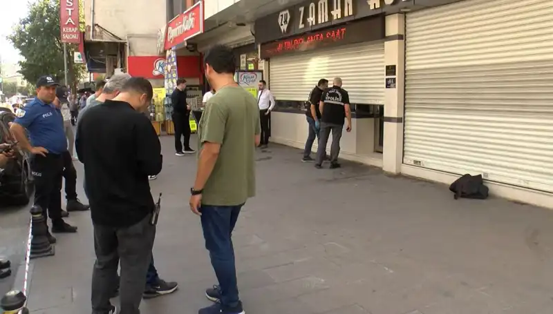 Güpegündüz Cadde Ortasında Korkunç Kuyumcu Soygunu: Detaylar Ortaya Çıktı!