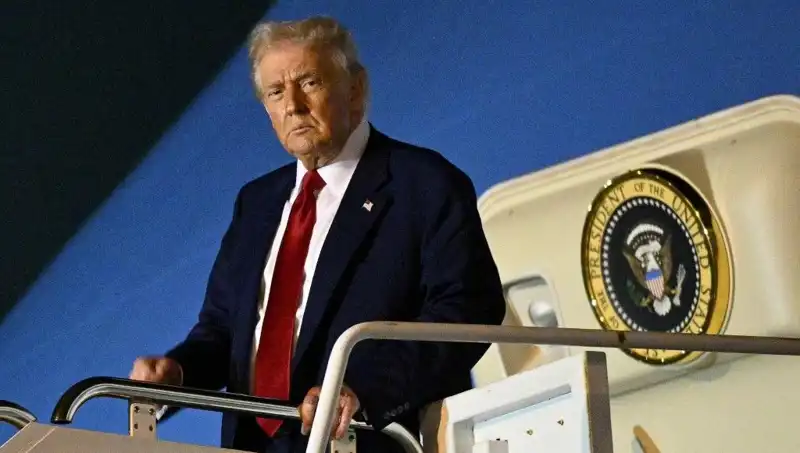 Katar’dan Trump'a Ait 400 Milyon Dolar Değerindeki Saray Uçak Görüntülendi!
