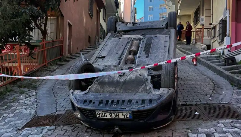 El Freni Çekilmeyen Otomobilin Takla Atma Anı Hayrete Düşürdü