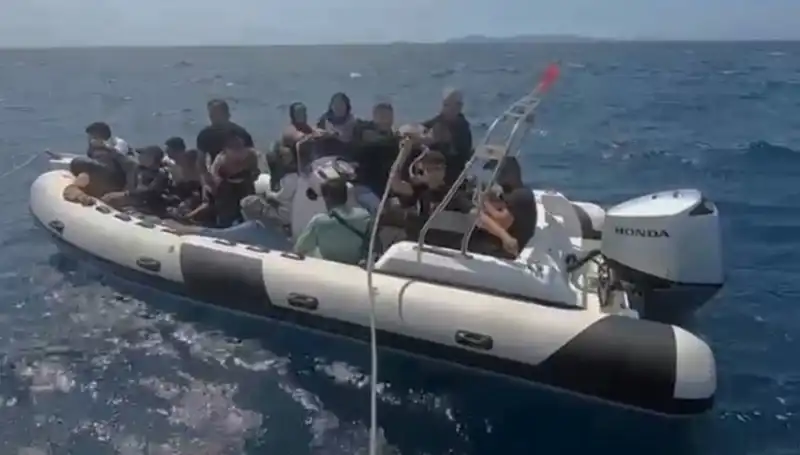 15 Düzensiz Göçmen Denizde Kurtarıldı: Yeni Bir Umut Hikayesi
