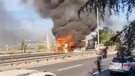 D-100'de TIR Yangını Trafiği Felç Etti: What Happened?