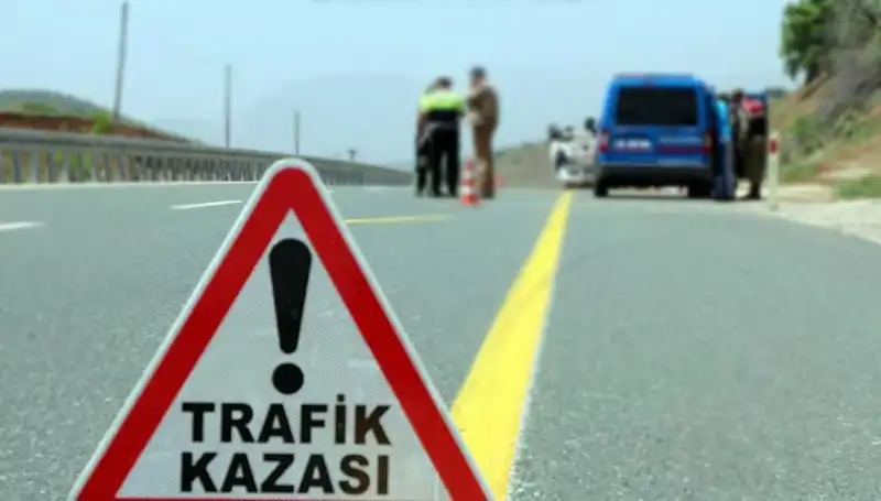 Ticari Araç ile Otomobil Çarpıştı: 5 Kişi Yaralandı ve Olayın Detayları