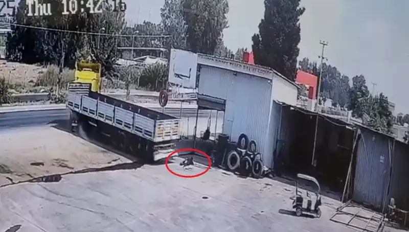 16 Yaşındaki Çocuk İşçi, Tamirhanede TIR'ın Altında Kalarak Hayatını Kaybetti