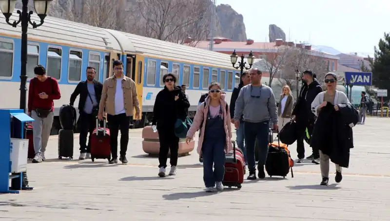İranlı Turistlerin Nevruz'da Van'a Yoğun İlgi Gösterdiği Gözlemlendi