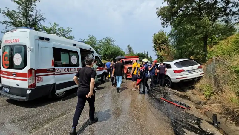 Sakarya'da Kamyonet ve Cip Çarpıştı: 4 Çocuk 5 Yaralı