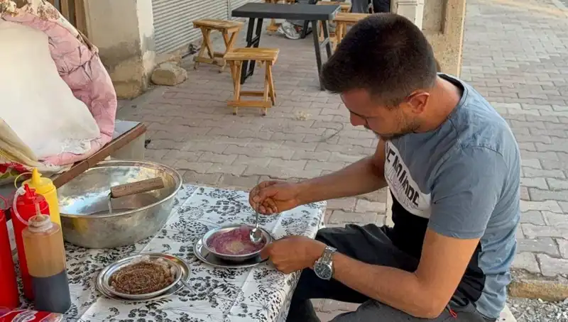 Toros Dağları'nın Zirvesinden Topladığı Mantarları 50 TL'ye Satıyor