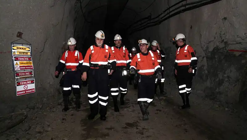 Altın Madenine İnen Bakan Işıkhan, Yeraltı Zenginliklerini Yerinde İnceledi