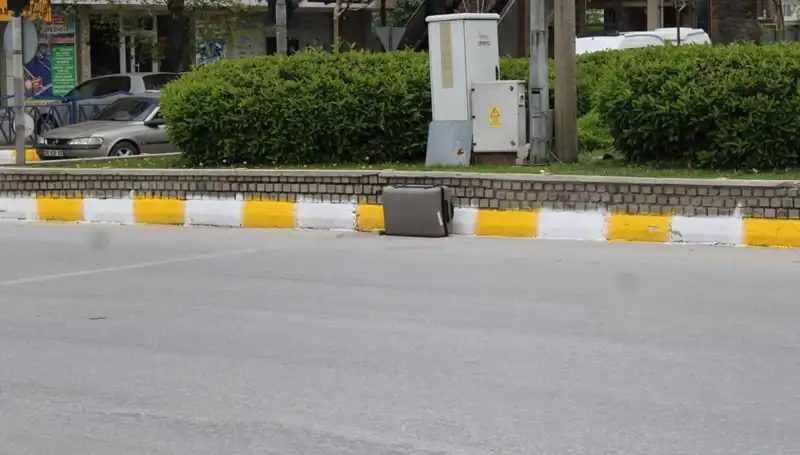 Minibüsten Düşen Valiz, Şüpheli Olayı Polise Taşıdı!